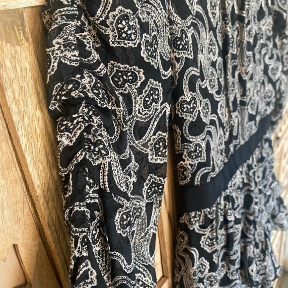 Rebecca Taylor Silk dress w grosgrain ribbon waist.  Pattern of heart flowers - Picture 5 of 9